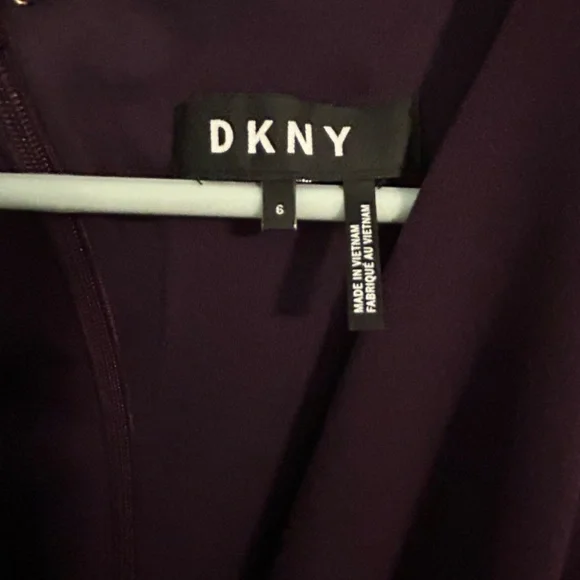 DKNY - Picture 3 of 3